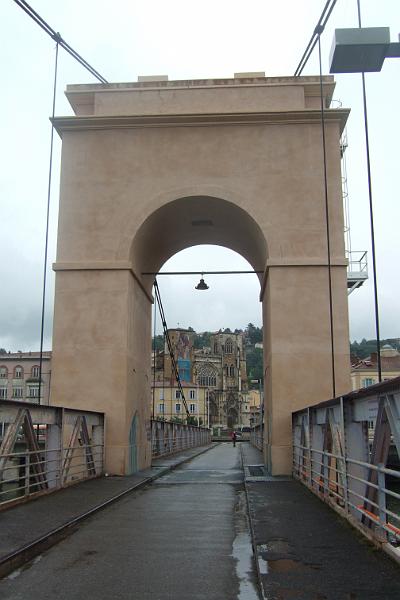 2011-05- (454).JPG - Das Tor zu Vienne - Im Hintergrund la Cathédrale Saint-Maurice